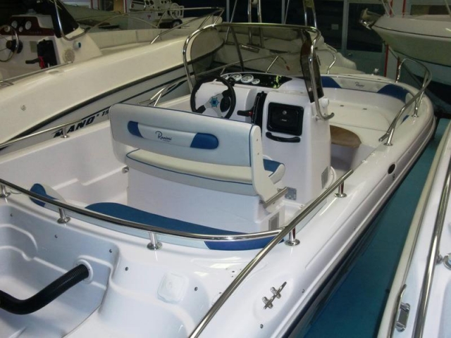  Bateau de location 
